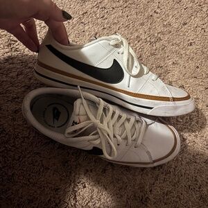Nike Court Legacy